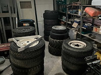 Partij diverse autobanden o.a. jeep nekaf/willy - afbeelding 1 van  9