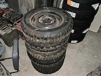 Partij diverse autobanden o.a. jeep nekaf/willy - afbeelding 3 van  9