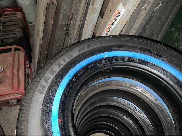 Partij diverse autobanden o.a. jeep nekaf/willy - afbeelding 5 van  9