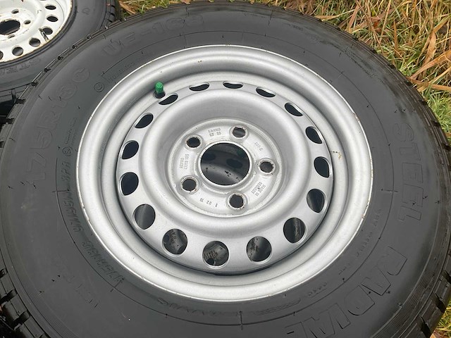 Partij diverse autobanden - afbeelding 4 van  5