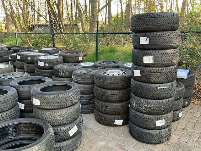 Partij diverse autobandensets - afbeelding 2 van  19