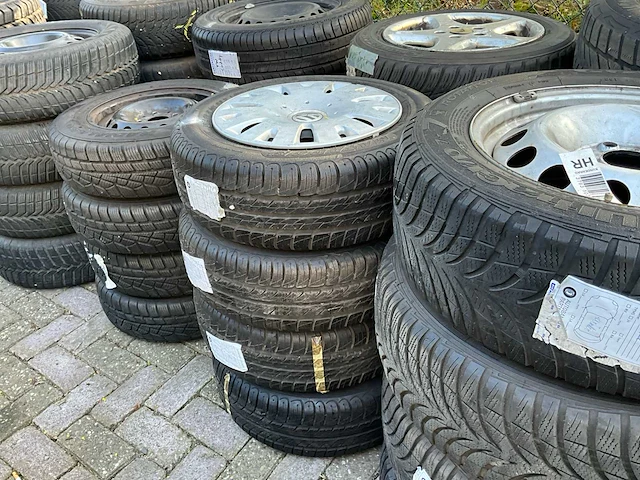 Partij diverse autobandensets - afbeelding 7 van  19
