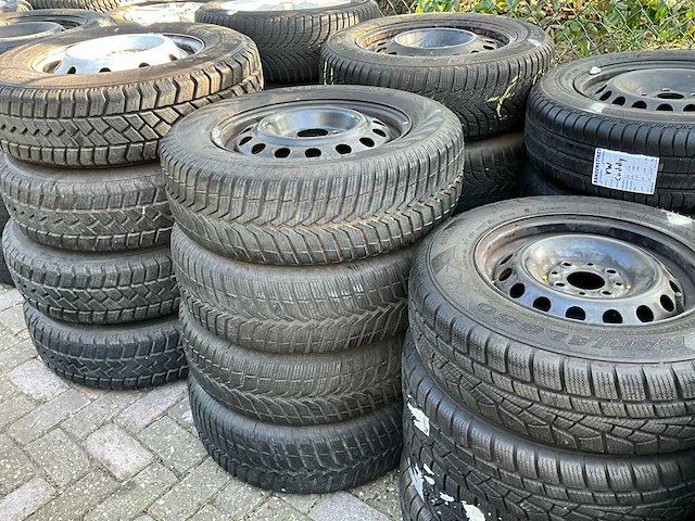 Partij diverse autobandensets - afbeelding 8 van  19