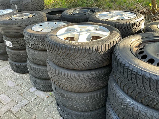 Partij diverse autobandensets - afbeelding 10 van  19