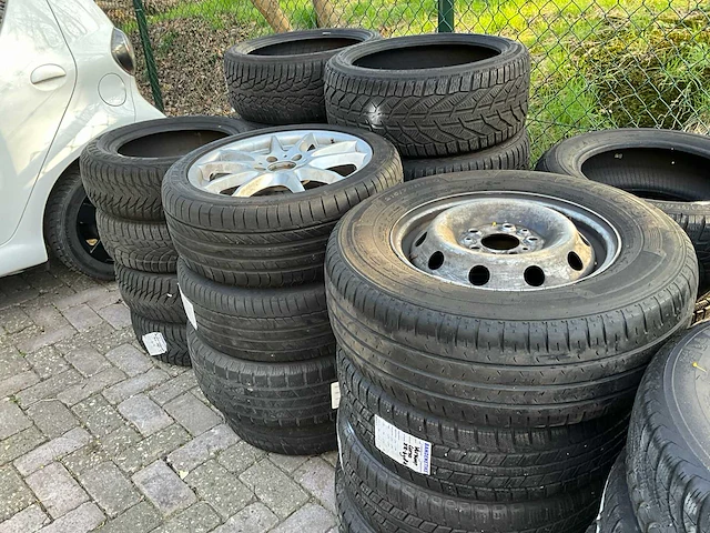 Partij diverse autobandensets - afbeelding 11 van  19
