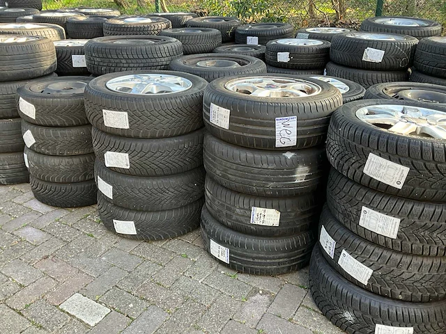 Partij diverse autobandensets - afbeelding 17 van  19