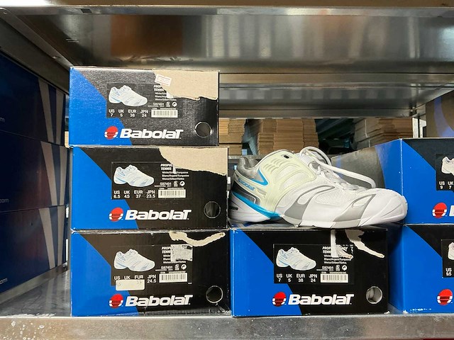 Partij diverse babolat tennis/padelschoenen (138x) - afbeelding 8 van  36