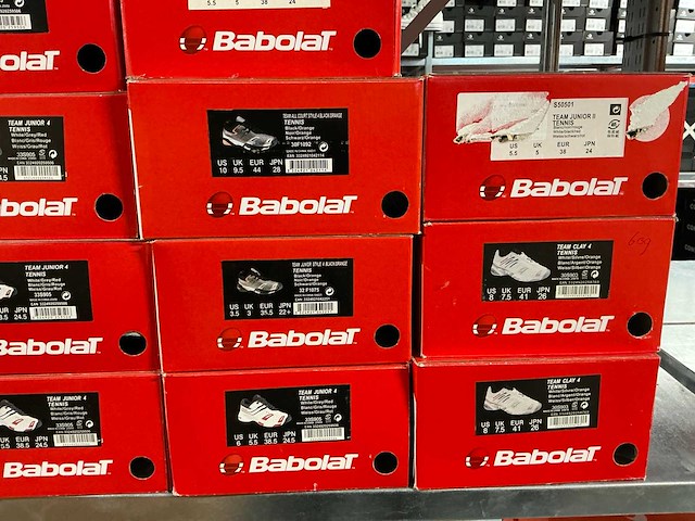 Partij diverse babolat tennis/padelschoenen (138x) - afbeelding 28 van  36