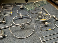 Partij diverse badkamer en toilet accessoires - afbeelding 3 van  6