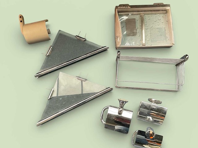 Partij diverse badkamer en toilet accessoires - afbeelding 1 van  3
