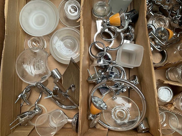Partij diverse badkamer en toilet accessoires - afbeelding 3 van  6