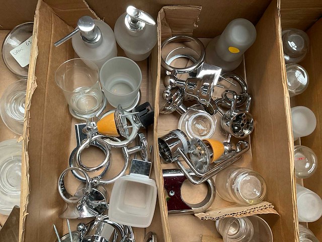 Partij diverse badkamer en toilet accessoires - afbeelding 4 van  6