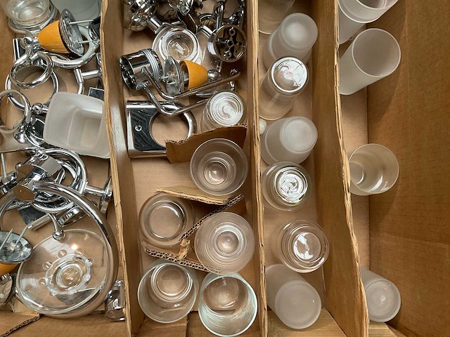 Partij diverse badkamer en toilet accessoires - afbeelding 5 van  6