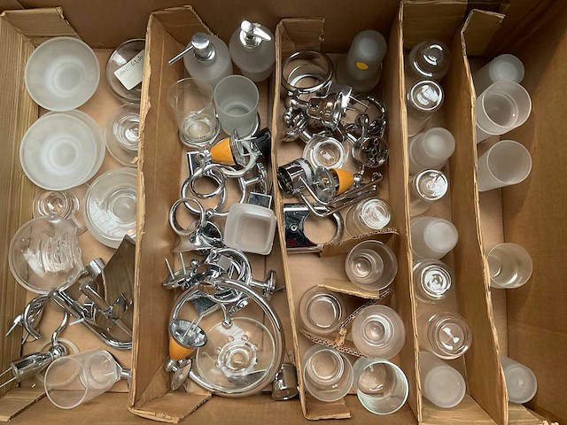 Partij diverse badkamer en toilet accessoires - afbeelding 6 van  6