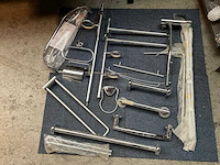Partij diverse badkamer en toilet accessoires - afbeelding 1 van  2