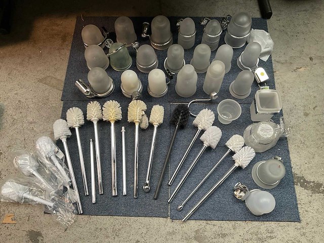 Partij diverse badkamer en toilet accessoires - afbeelding 3 van  3