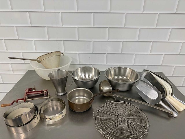 Partij diverse bakkersbenodigdheden - afbeelding 1 van  4