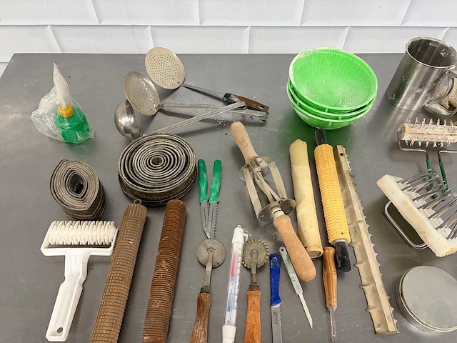 Partij diverse bakkersbenodigdheden - afbeelding 2 van  3