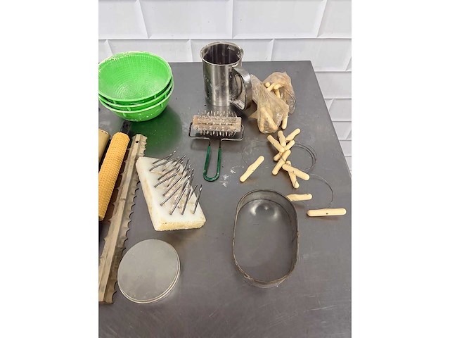 Partij diverse bakkersbenodigdheden - afbeelding 3 van  3