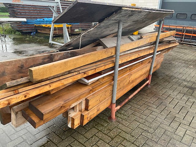 Partij diverse balk hout - afbeelding 1 van  7