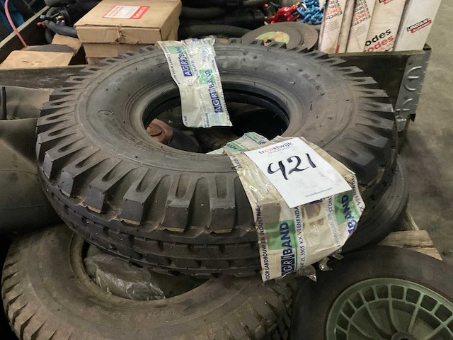 Partij diverse banden en wielen - afbeelding 2 van  2