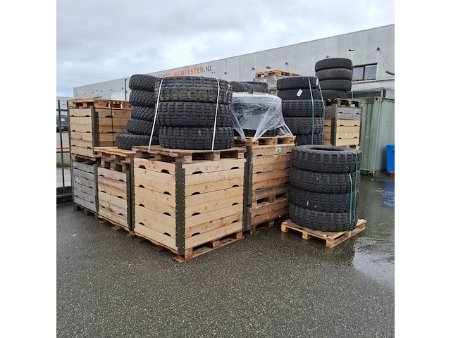 Partij diverse banden, o.a continental, michelin - afbeelding 2 van  16
