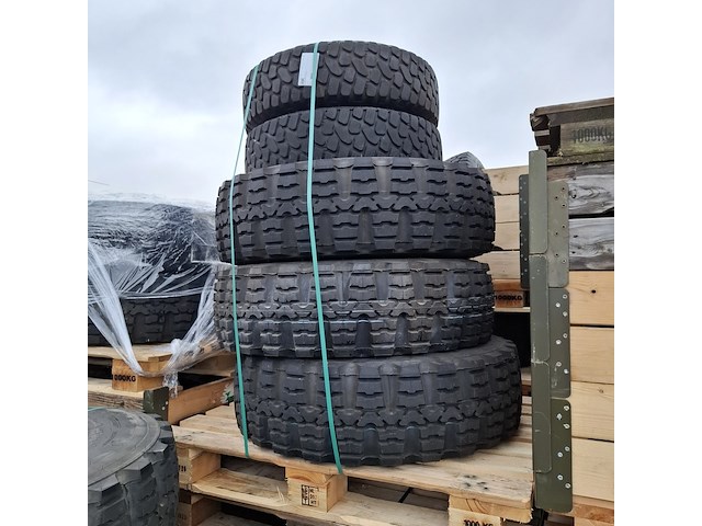 Partij diverse banden, o.a continental, michelin - afbeelding 12 van  16