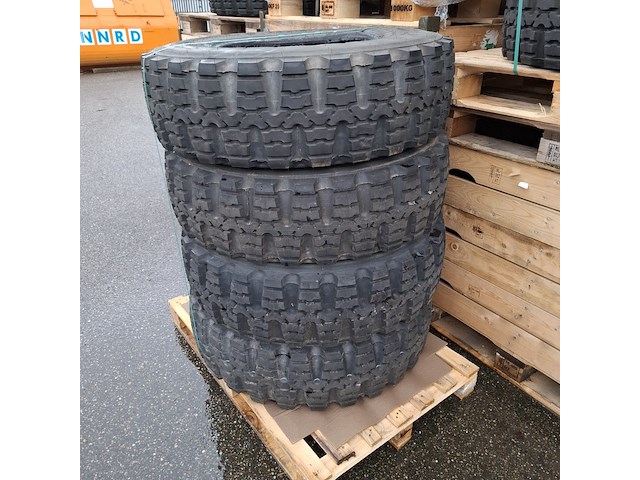 Partij diverse banden, o.a continental, michelin - afbeelding 13 van  16