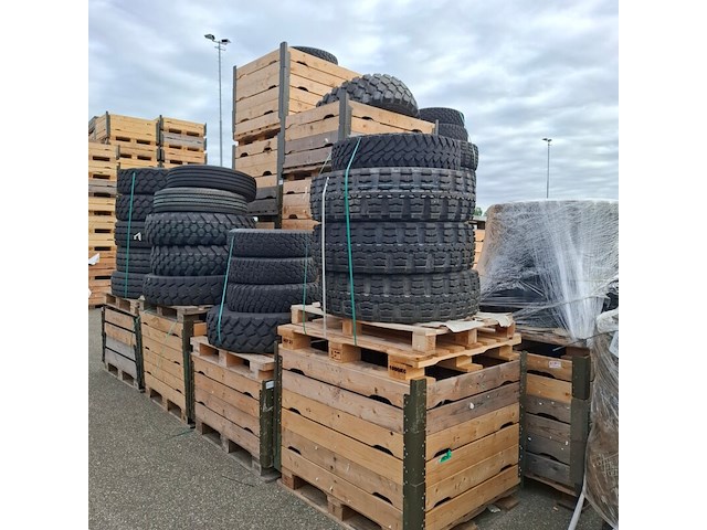 Partij diverse banden, o.a continental, michelin - afbeelding 5 van  10