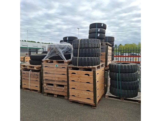 Partij diverse banden, o.a continental, michelin - afbeelding 2 van  9