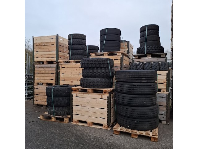 Partij diverse banden, o.a. continental - afbeelding 1 van  10