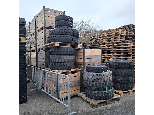 Partij diverse banden, o.a. continental - afbeelding 4 van  11