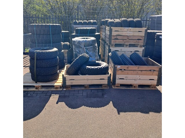 Partij diverse banden, o.a continental - afbeelding 1 van  11