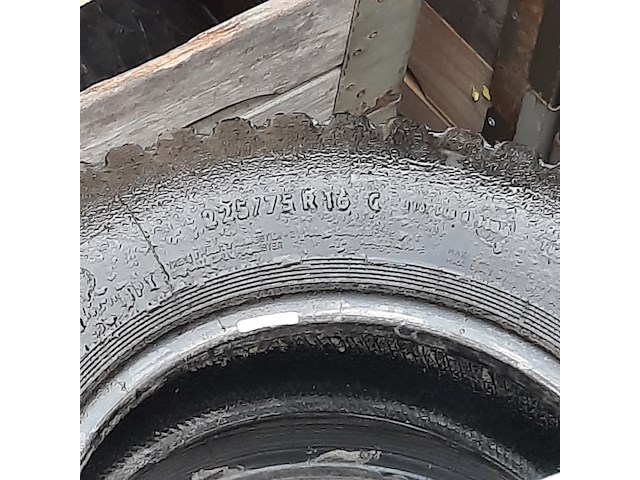 Partij diverse banden, o.a michelin, continental - afbeelding 2 van  13