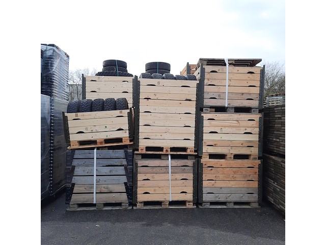 Partij diverse banden, o.a michelin, continental - afbeelding 1 van  13