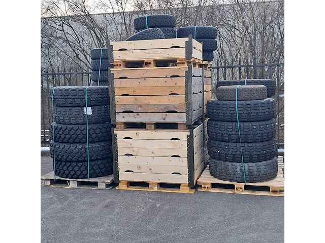 Partij diverse banden, o.a michelin, continental - afbeelding 2 van  9