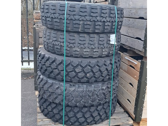 Partij diverse banden, o.a michelin, continental - afbeelding 7 van  9