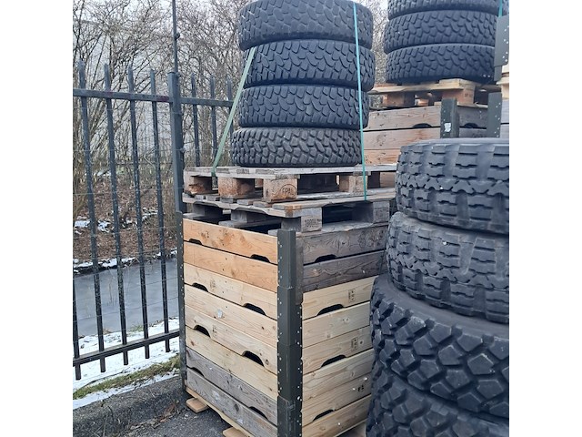 Partij diverse banden, o.a michelin, continental - afbeelding 8 van  9