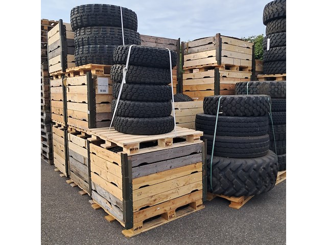 Partij diverse banden, o.a michelin, continental - afbeelding 7 van  14