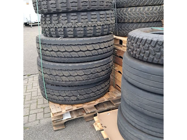 Partij diverse banden, o.a michelin, continental - afbeelding 12 van  15