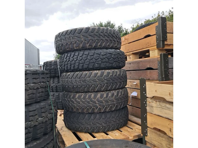 Partij diverse banden, o.a michelin, continental - afbeelding 13 van  15