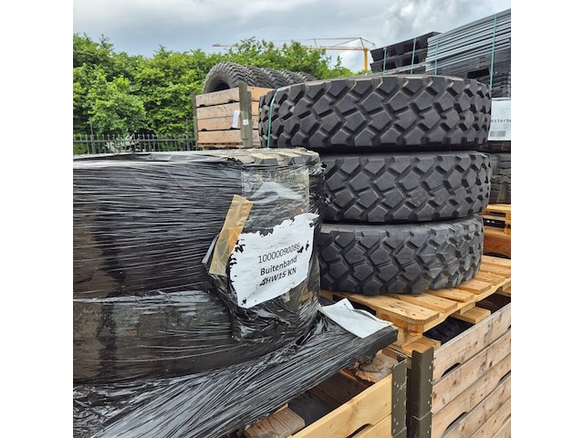 Partij diverse banden, o.a. michelin/continental en goodrich - afbeelding 6 van  10