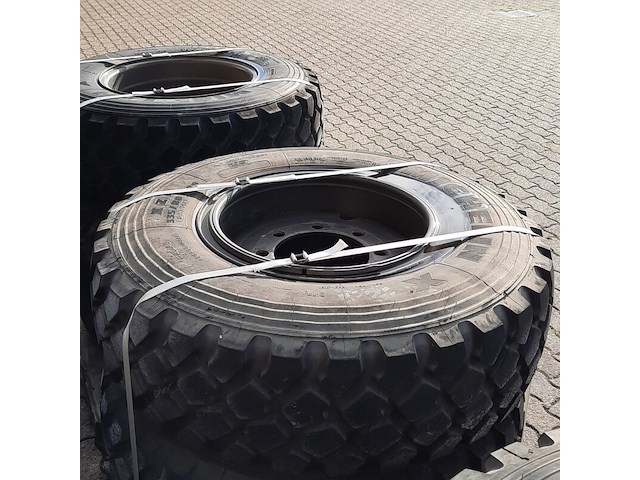 Partij diverse banden op velg, o.a michelin - afbeelding 4 van  32