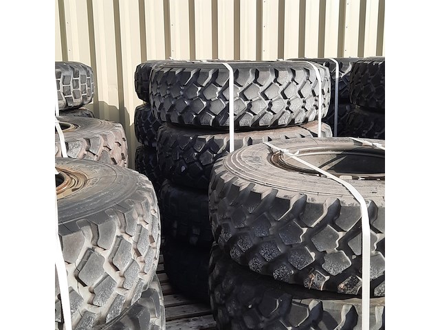 Partij diverse banden op velg, o.a michelin - afbeelding 5 van  32
