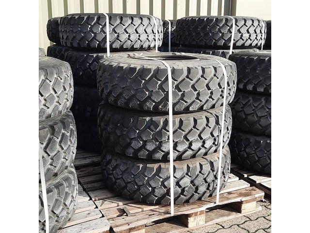 Partij diverse banden op velg, o.a michelin - afbeelding 6 van  32