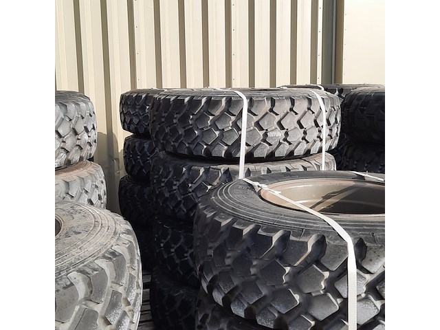 Partij diverse banden op velg, o.a michelin - afbeelding 8 van  32