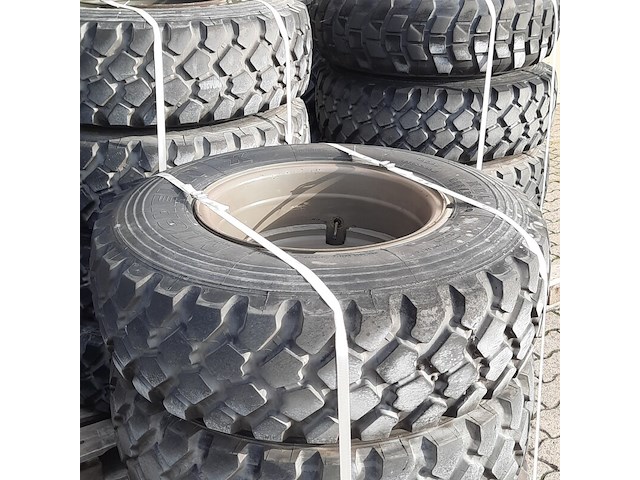 Partij diverse banden op velg, o.a michelin - afbeelding 9 van  32