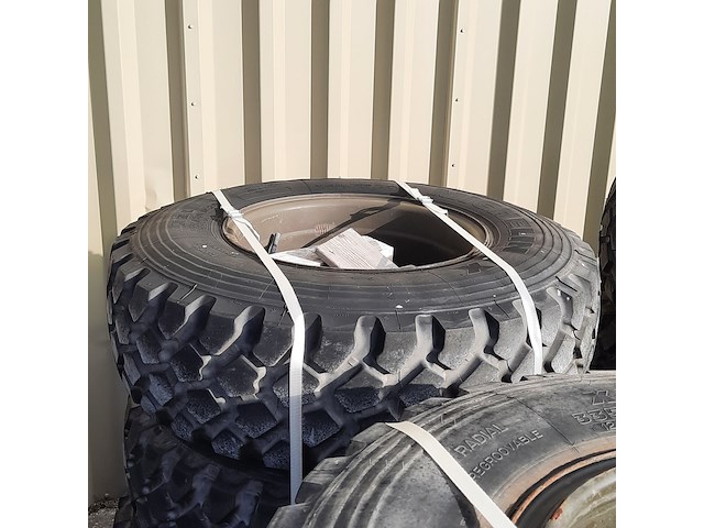 Partij diverse banden op velg, o.a michelin - afbeelding 11 van  32