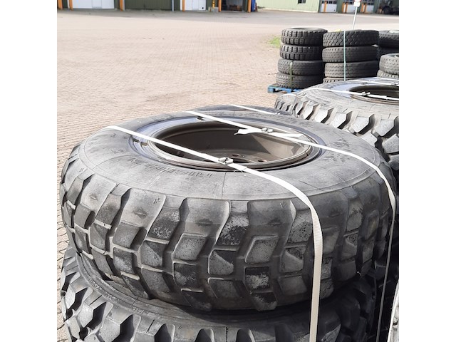 Partij diverse banden op velg, o.a michelin - afbeelding 15 van  32