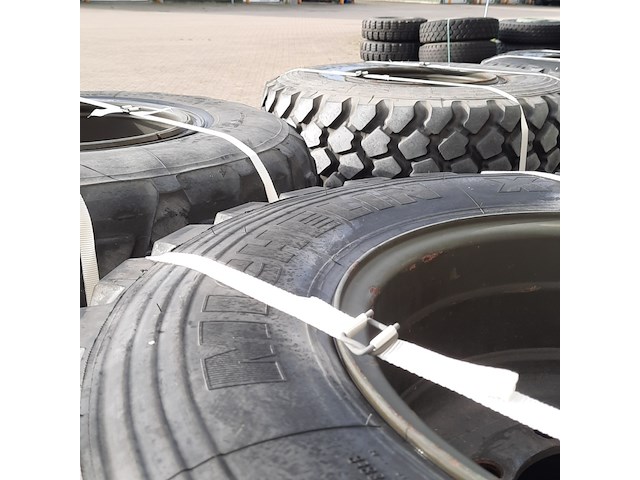Partij diverse banden op velg, o.a michelin - afbeelding 16 van  32